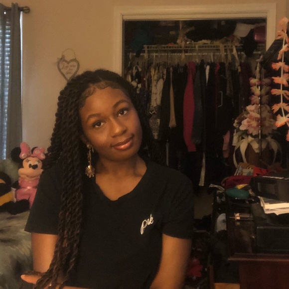 ๐Meet Your Posher, Jami๐ - Picture 9 of 16